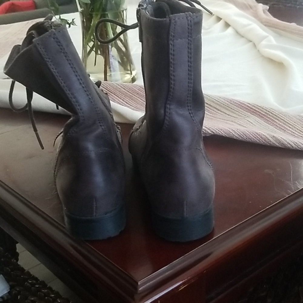 Shoes - Picture 3 of 8
